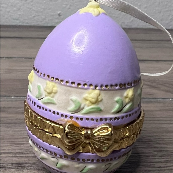 HALLMARK NIB 2001 EASTER EGG SURPRISE “Chick” #3 FINE PORCELAIN SPRING ORNAMENT - Picture 3 of 8